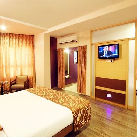 Hotel Bhagyalaxmi Sirdi Kültér fotó