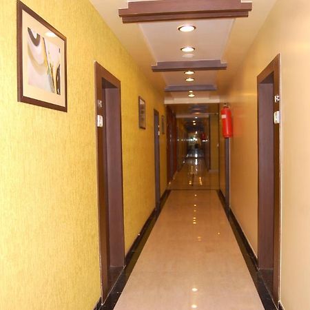 Hotel Bhagyalaxmi Sirdi Kültér fotó