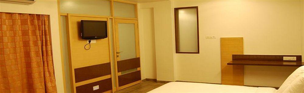 Hotel Bhagyalaxmi Sirdi Kültér fotó