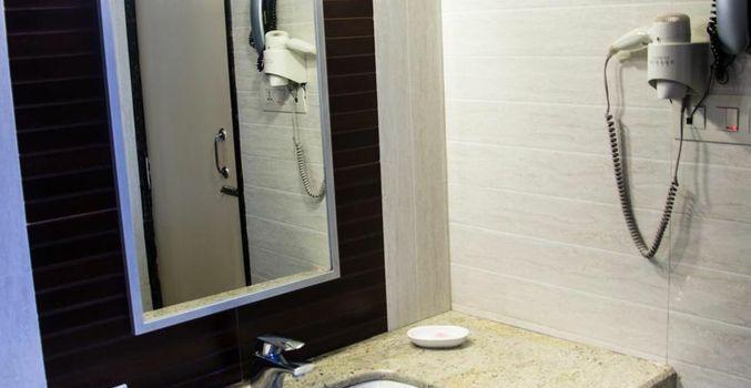 Hotel Bhagyalaxmi Sirdi Kültér fotó