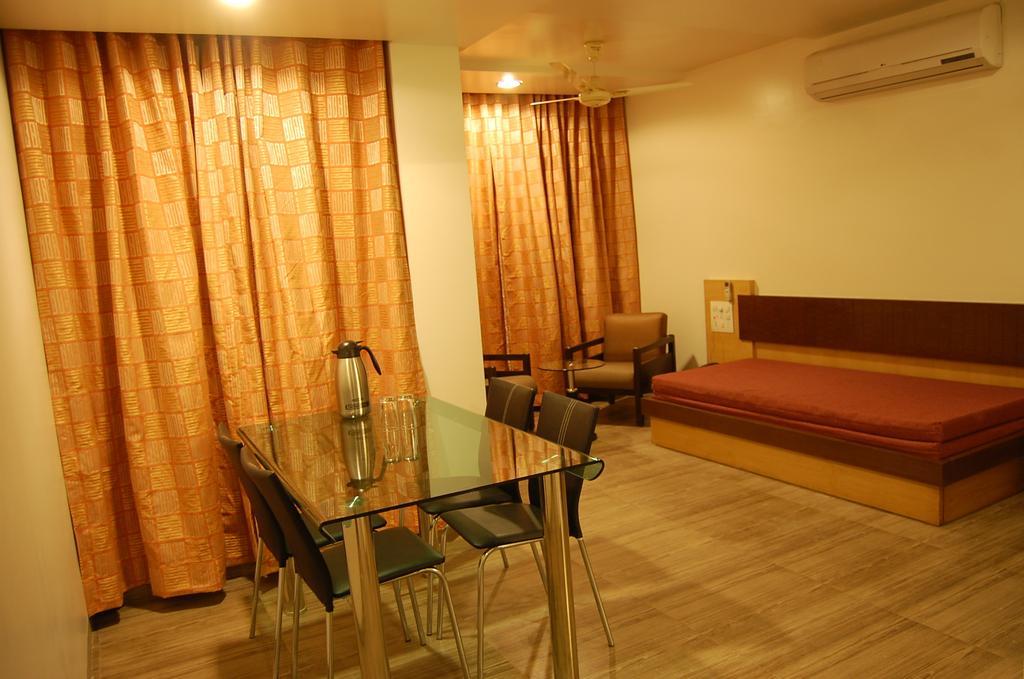 Hotel Bhagyalaxmi Sirdi Szoba fotó