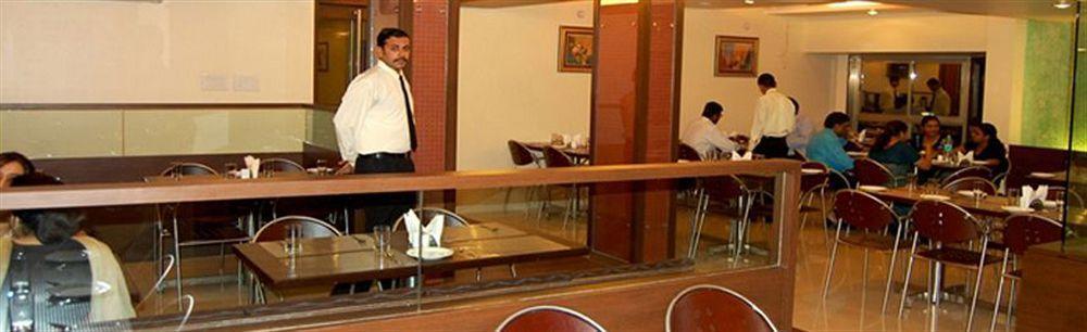 Hotel Bhagyalaxmi Sirdi Kültér fotó
