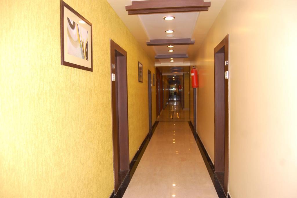 Hotel Bhagyalaxmi Sirdi Kültér fotó