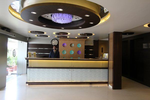 Hotel Bhagyalaxmi Sirdi Kültér fotó